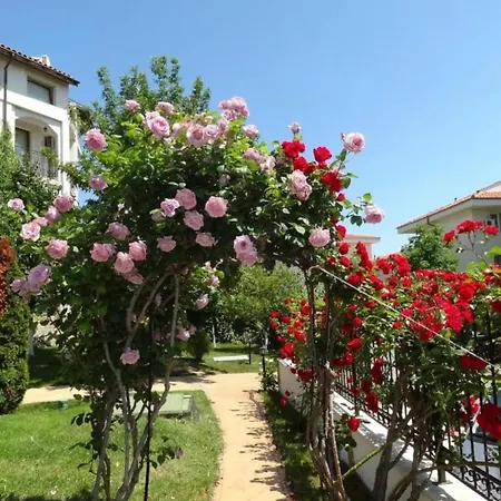 Sea Side With Balcony Apartman Szveti Vlasz
